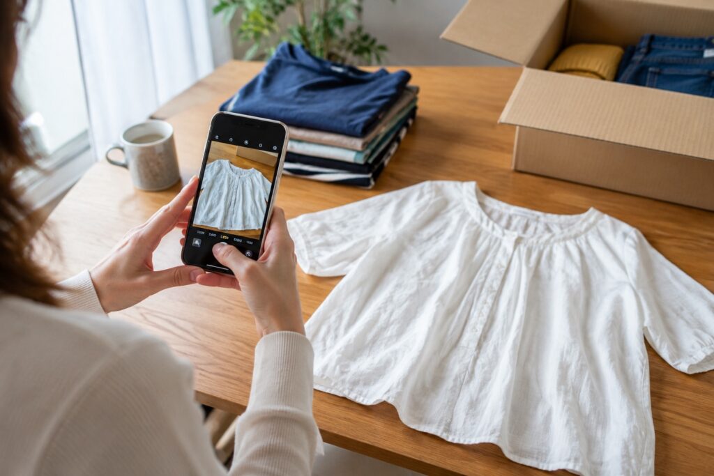 不要な服をフリマアプリに出品する