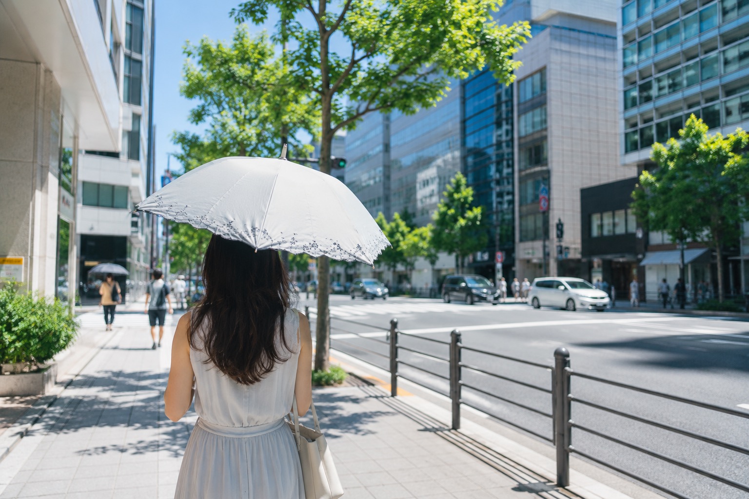 日傘と日焼け止めダブルで紫外線の対策